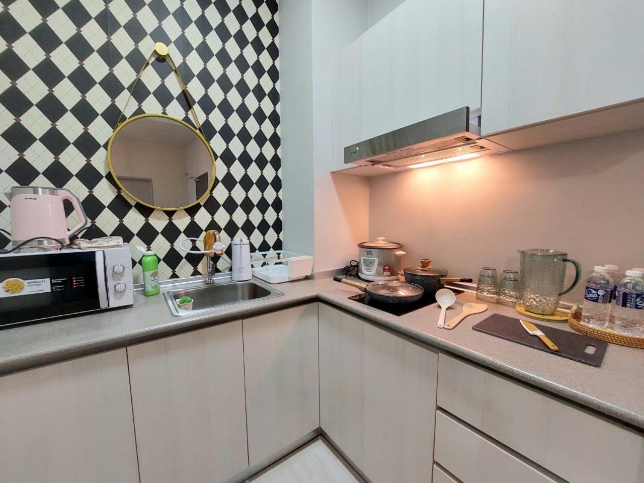 J'Stay Seaview Suite Jesselton Quay קוטה קינבלו מראה חיצוני תמונה